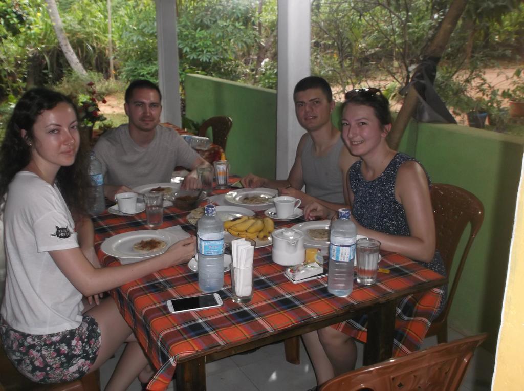 Sanjana Home Stay Хабарана Экстерьер фото