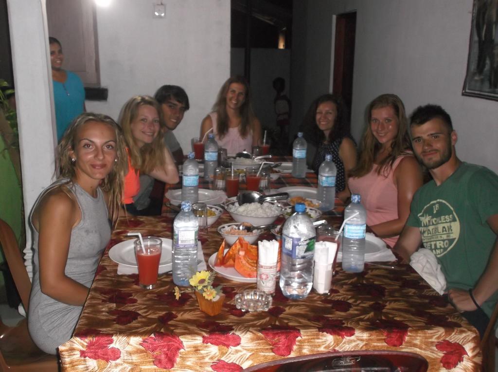 Sanjana Home Stay Хабарана Экстерьер фото