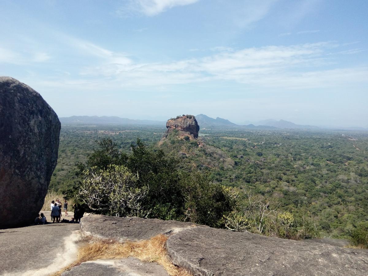 Sanjana Home Stay Хабарана Экстерьер фото